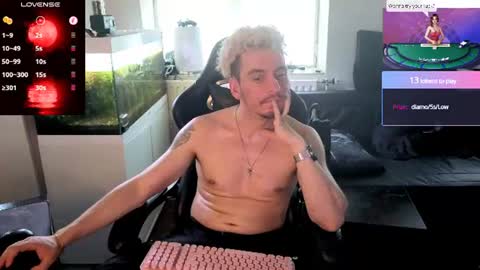 Rayzel White online show from June 29, 5:37 pm
