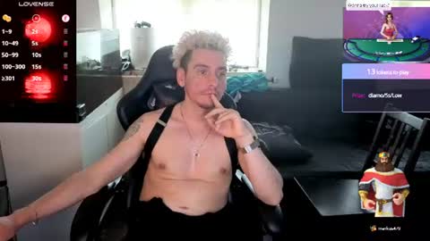 Rayzel White online show from July 4, 3:25 pm