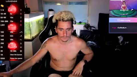 Rayzel White online show from August 2, 7:43 pm