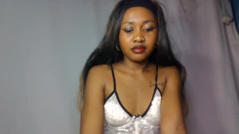 razafindrasoa online show from August 10, 10:33 pm