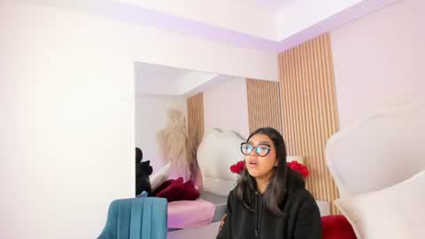 rebeca_taylor_ online show from August 4, 8:33 am