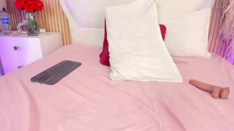 rebeca_taylor_ online show from August 5, 8:34 am
