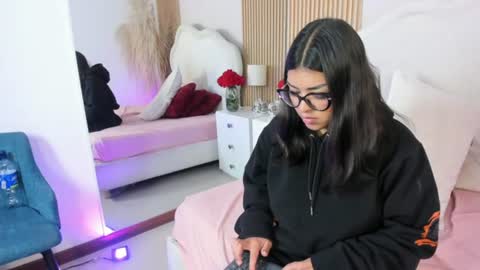 rebeca_taylor_ online show from August 14, 9:24 am