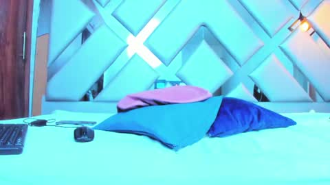 rebeccamitchell_ online show from August 9, 5:03 pm