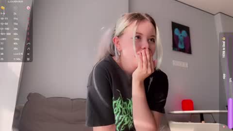 rebeccaniksoon online show from August 14, 4:38 am