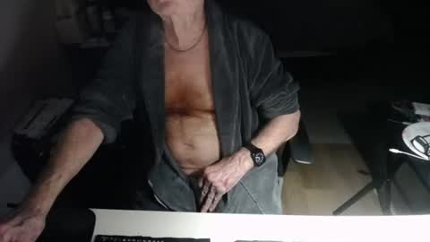 Red online show from August 7, 5:18 am