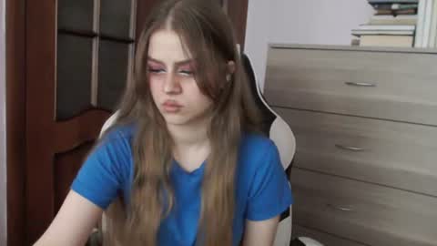 Lily online show from June 16, 3:16 am