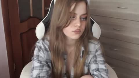 Lily online show from June 26, 4:27 am