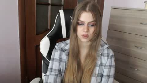 Lily online show from August 8, 4:56 am