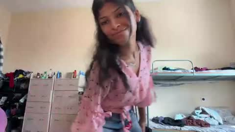 Alika online show from August 5, 11:08 am