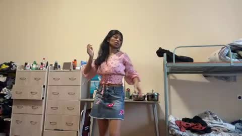 Alika online show from August 13, 1:25 pm