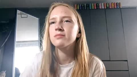 Mia online show from August 14, 6:28 am