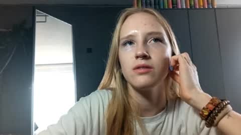 Mia online show from August 14, 8:40 am