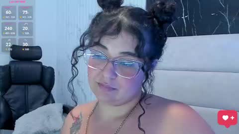 reginavegaa online show from August 4, 4:04 pm