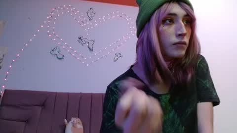 reiv_femboy online show from July 16, 3:40 am
