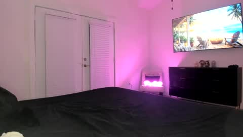 Priscilla online show from July 29, 2:07 am