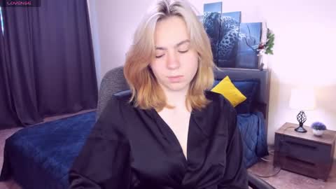 RemiPeach online show from May 29, 3:47 pm