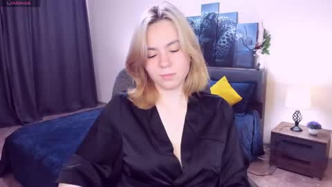 RemiPeach online show from May 29, 6:21 pm