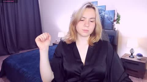 RemiPeach online show from May 29, 8:44 pm