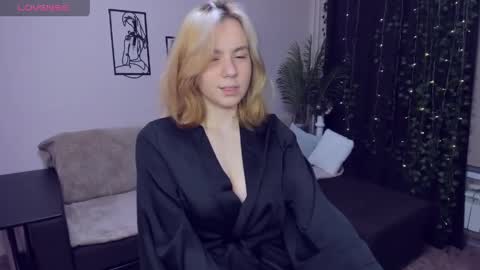 RemiPeach online show from May 31, 6:43 pm