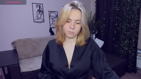 RemiPeach online show from May 31, 7:49 pm