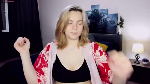 RemiPeach online show from June 9, 6:36 pm