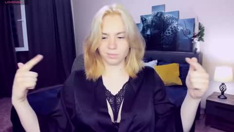 RemiPeach online show from June 12, 6:04 pm