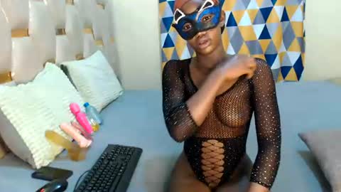 remmyqueen online show from June 29, 5:11 am