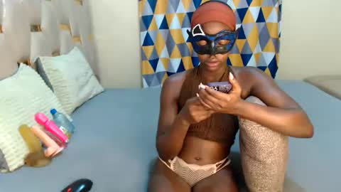 remmyqueen online show from July 1, 10:00 pm