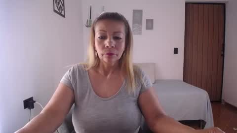 Renata Salinas online show from August 15, 2:48 am