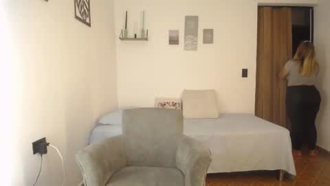 Renata Salinas online show from August 15, 3:54 am