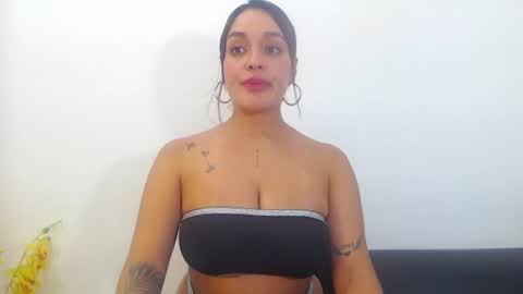 renatabrownn28 online show from August 11, 7:43 am