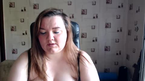 renataoia online show from July 19, 1:46 pm