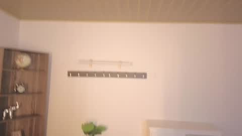 renaxi_smith online show from August 11, 8:55 pm