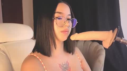 renaxi_smith online show from August 14, 10:46 pm