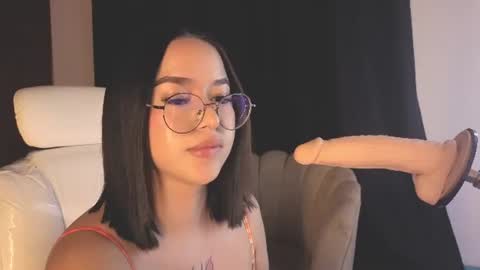 renaxi_smith online show from August 14, 11:52 pm