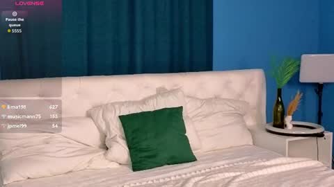 reneefoxy_ online show from August 10, 6:26 am