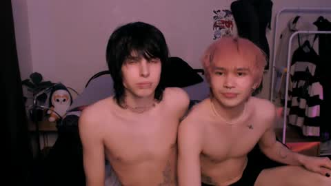 rennuts online show from April 8, 4:38 pm