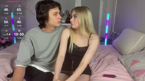 Mia and Alex online show from August 6, 10:09 pm