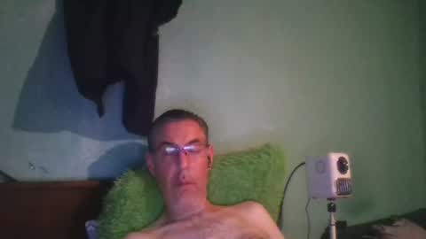 reyes_albert2006 online show from May 25, 7:43 am