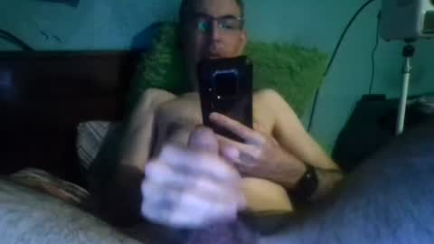 reyes_albert2006 online show from August 9, 7:37 pm