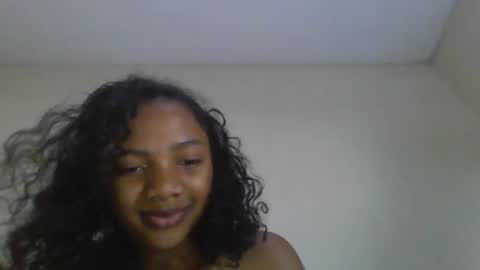 rianahcia online show from August 6, 12:20 am