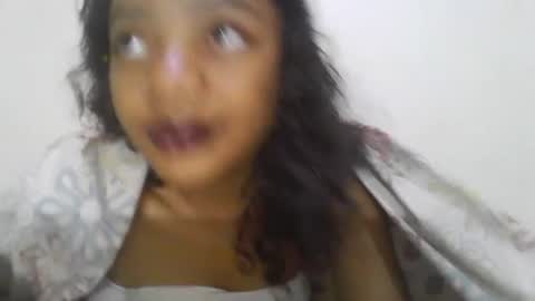 rianahcia online show from August 10, 12:01 am