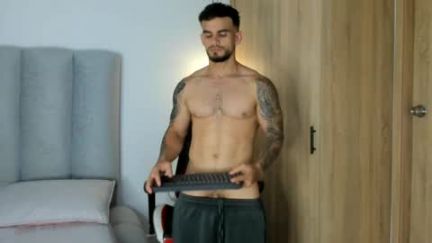 ricardogonzalez666 online show from August 6, 8:30 pm