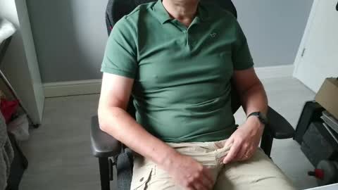 UK Straight Guy online show from May 29, 8:17 am