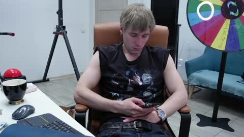 RICHARD HARDS online show from May 23, 9:56 am
