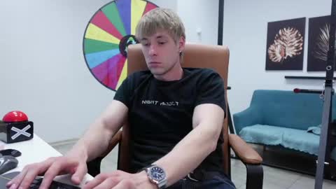 RICHARD HARDS online show from May 31, 9:55 am
