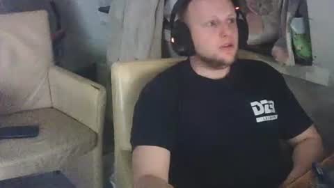 richardd110011 online show from May 1, 8:02 pm