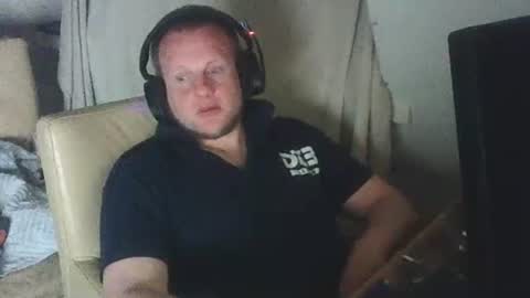 richardd110011 online show from June 10, 12:28 am