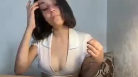 Yesenia online show from August 7, 12:05 pm